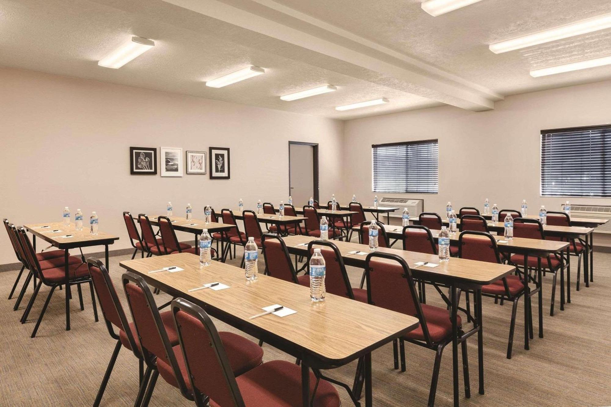 Country Inn & Suites By Radisson, Prineville, Or Exterior photo